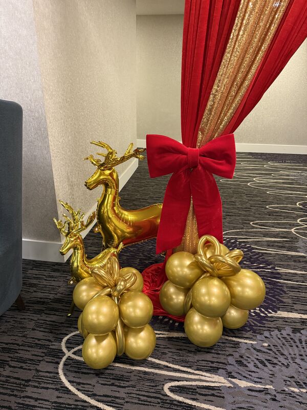 Christmas garland balloon decoration